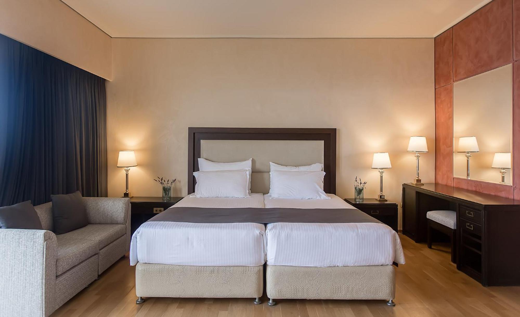 โรงแรมคอร์ฟูฮอลิเดย์พาเลส เปรามา ภายนอก รูปภาพ A room at the hotel