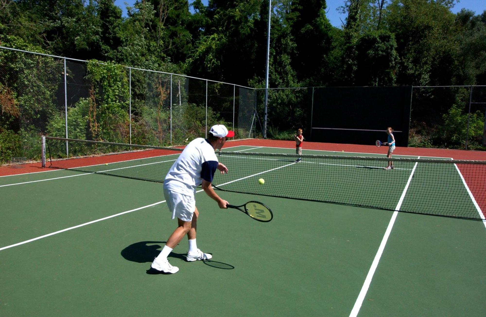 โรงแรมคอร์ฟูฮอลิเดย์พาเลส เปรามา ภายนอก รูปภาพ A backhand stroke