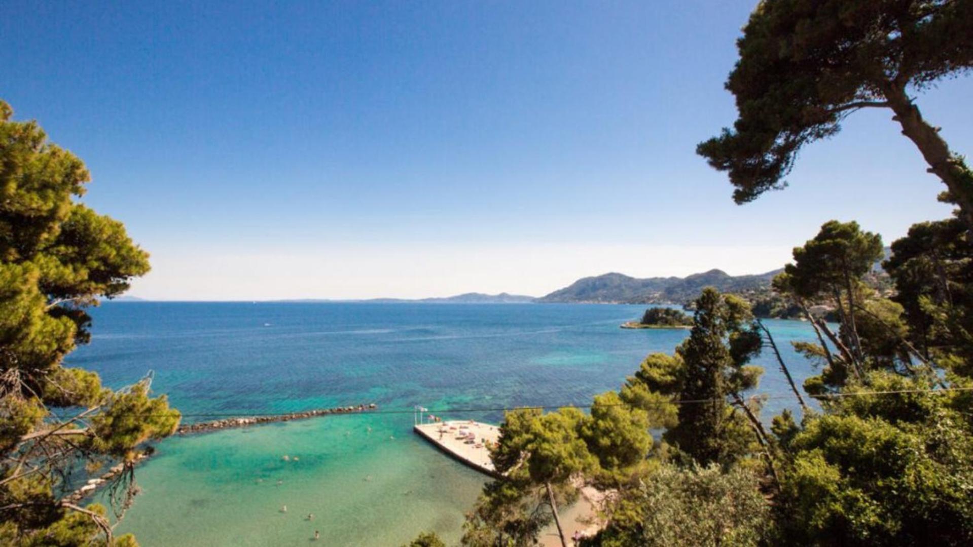 โรงแรมคอร์ฟูฮอลิเดย์พาเลส เปรามา ภายนอก รูปภาพ View of the Gulf of Pagase