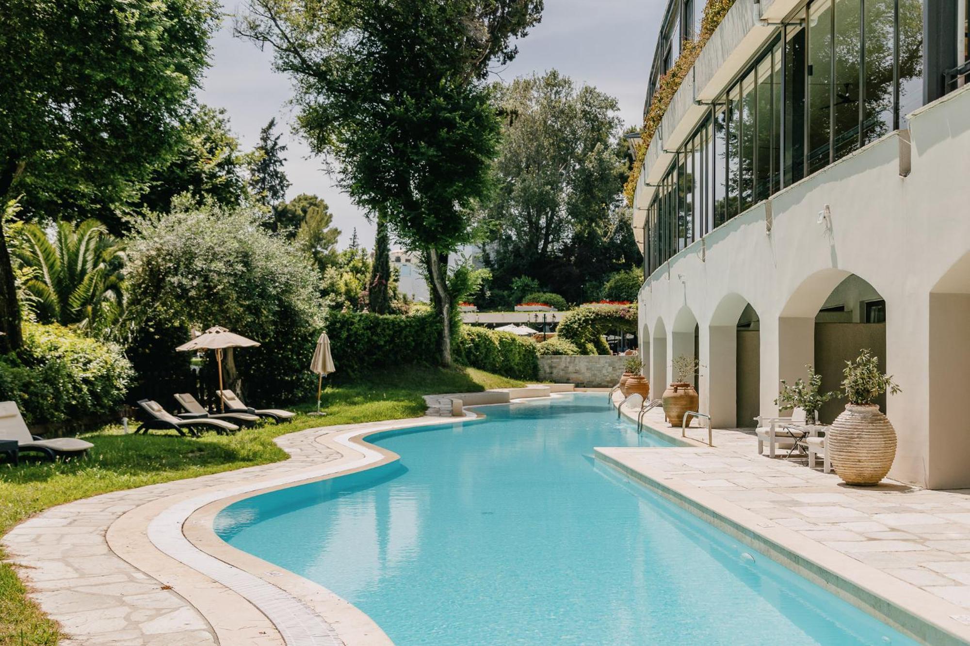 โรงแรมคอร์ฟูฮอลิเดย์พาเลส เปรามา ภายนอก รูปภาพ The swimming pool at the hotel