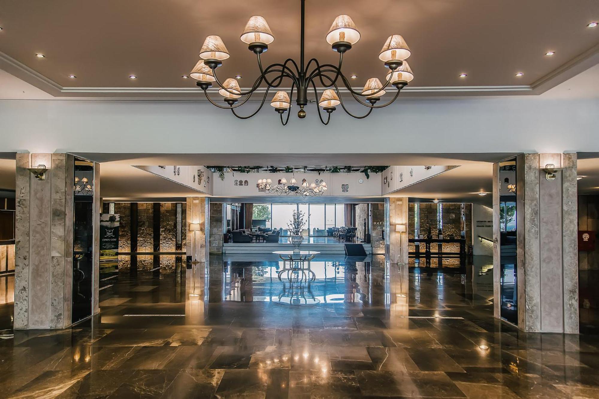 โรงแรมคอร์ฟูฮอลิเดย์พาเลส เปรามา ภายนอก รูปภาพ Lobby