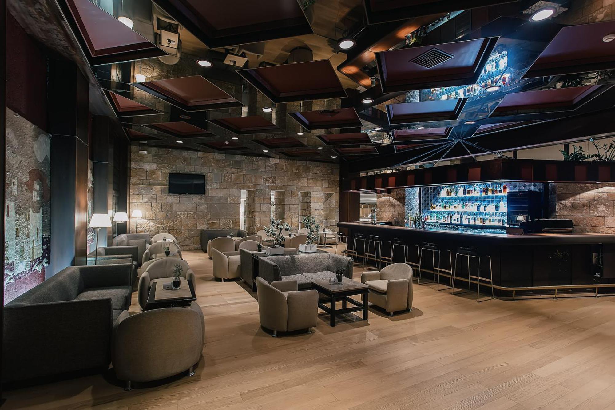 โรงแรมคอร์ฟูฮอลิเดย์พาเลส เปรามา ภายนอก รูปภาพ The lounge at the airport