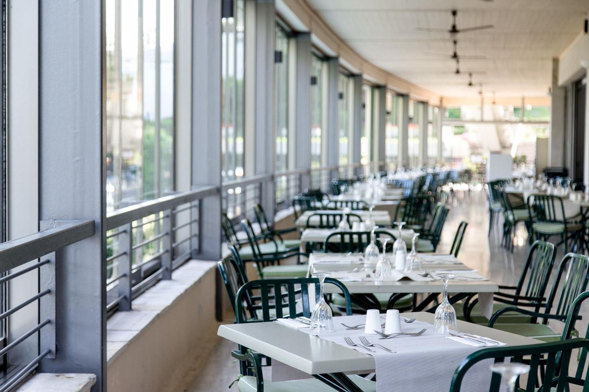 โรงแรมคอร์ฟูฮอลิเดย์พาเลส เปรามา ภายนอก รูปภาพ The restaurant