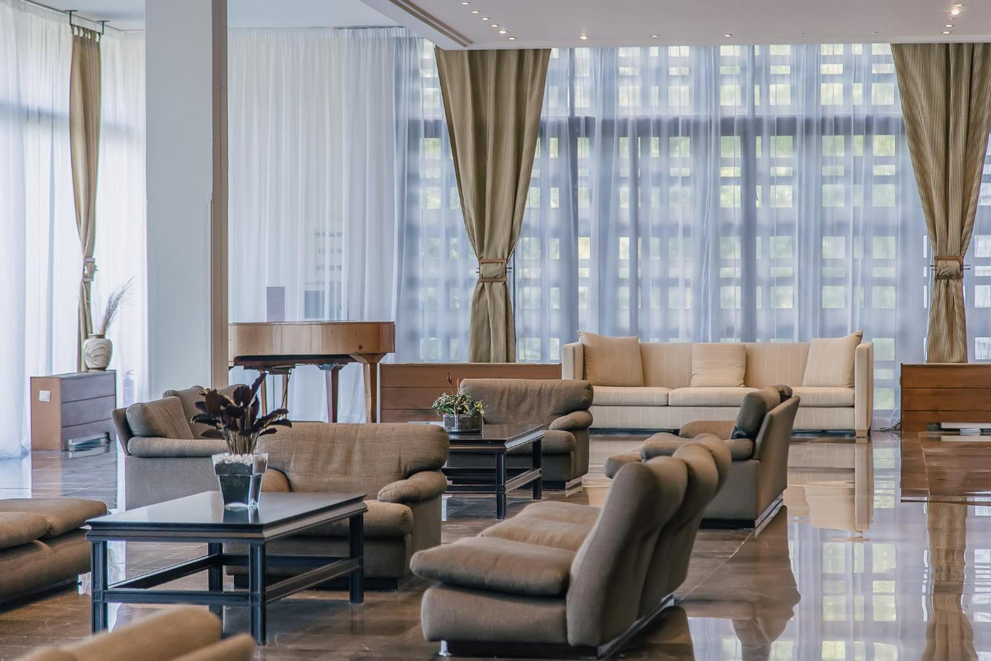 โรงแรมคอร์ฟูฮอลิเดย์พาเลส เปรามา ภายนอก รูปภาพ Lobby