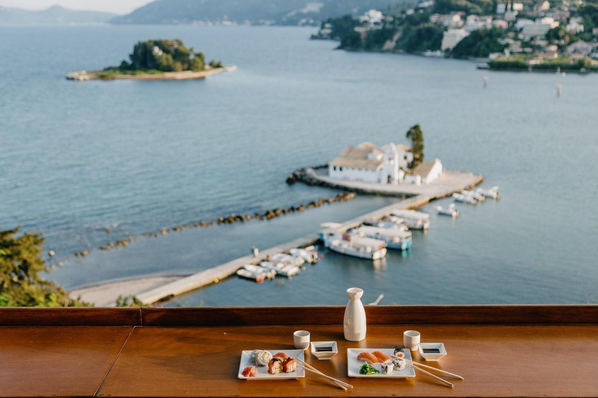 โรงแรมคอร์ฟูฮอลิเดย์พาเลส เปรามา ภายนอก รูปภาพ View of the peninsula