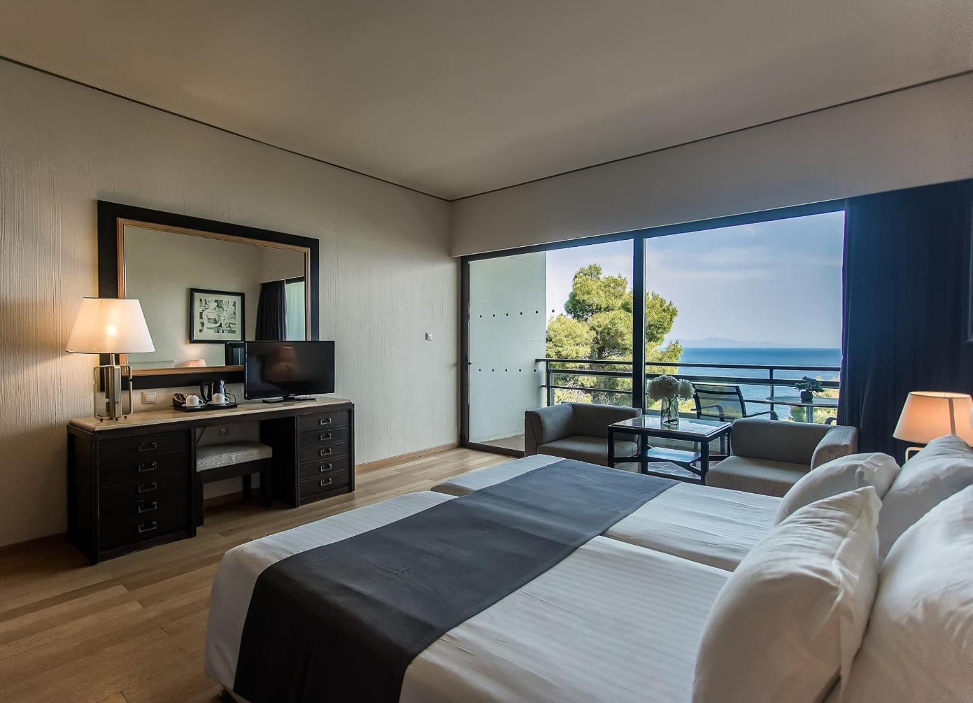 โรงแรมคอร์ฟูฮอลิเดย์พาเลส เปรามา ภายนอก รูปภาพ A room at the hotel