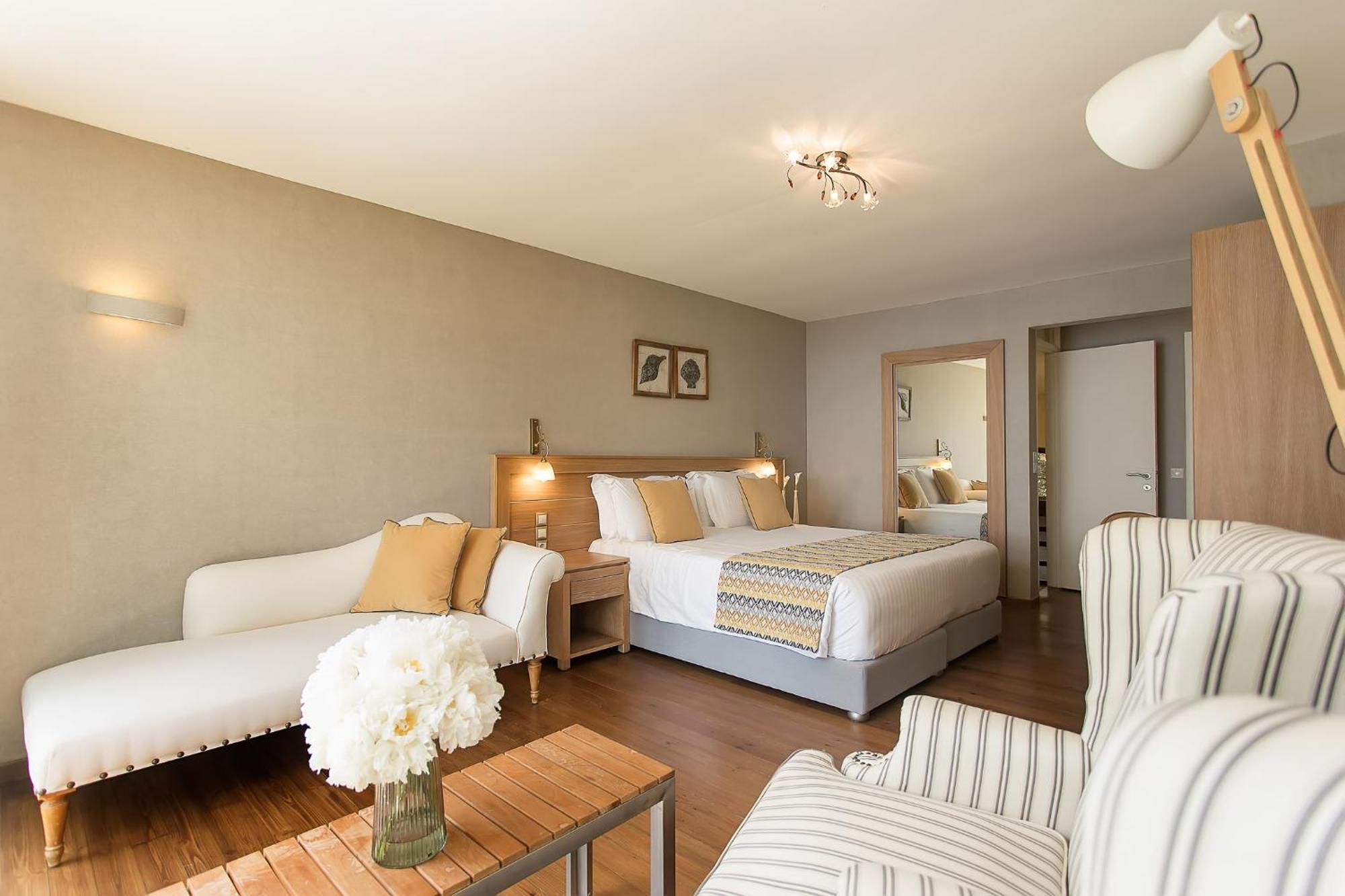โรงแรมคอร์ฟูฮอลิเดย์พาเลส เปรามา ภายนอก รูปภาพ A room at the hotel