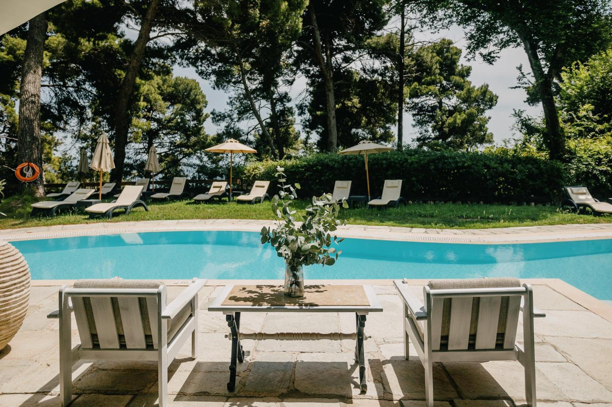 โรงแรมคอร์ฟูฮอลิเดย์พาเลส เปรามา ภายนอก รูปภาพ The swimming pool at the Hotel